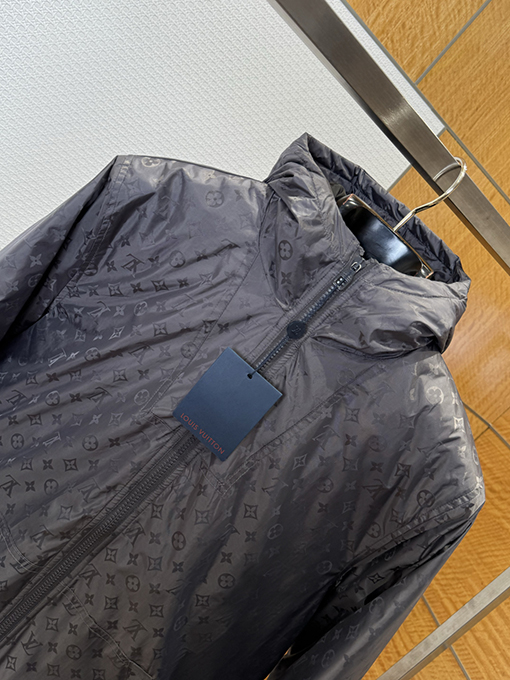 ルイヴィトンスーパーコピー 全面プリントのジッパーダウンジャケット