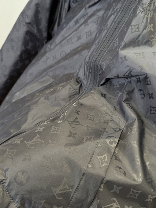 ルイヴィトンスーパーコピー 全面プリントのジッパーダウンジャケット