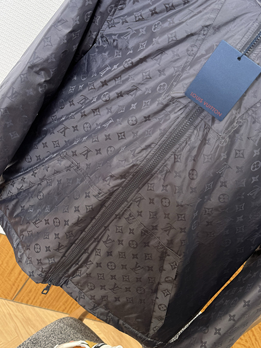ルイヴィトンスーパーコピー 全面プリントのジッパーダウンジャケット
