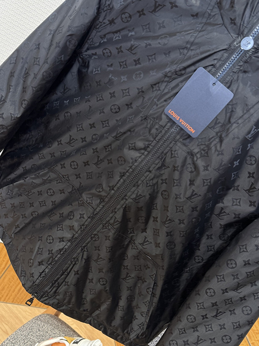 ルイヴィトンスーパーコピー 全面プリントのジッパーダウンジャケット