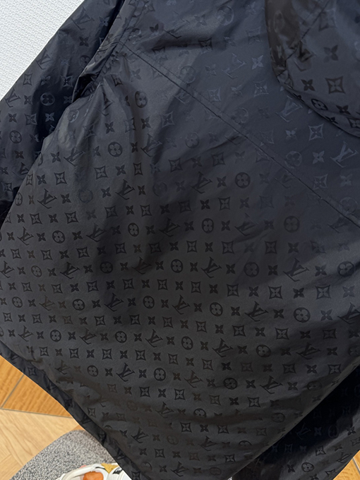 ルイヴィトンスーパーコピー 全面プリントのジッパーダウンジャケット