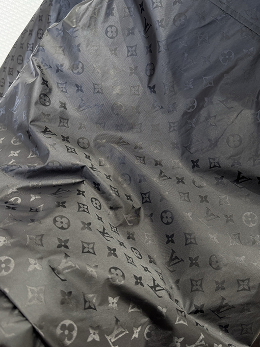 ルイヴィトンスーパーコピー 全面プリントのジッパーダウンジャケット