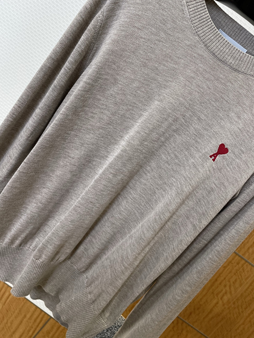 アミ ハート刺繍クルーネックニットセーター