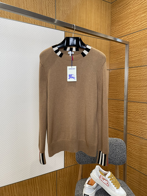 バーバリースーパーコピー ストライプクルーネックニットセーター