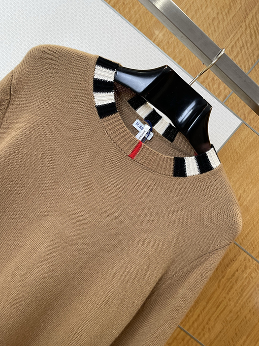 バーバリースーパーコピー ストライプクルーネックニットセーター