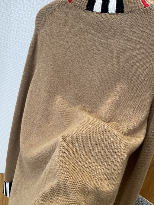 バーバリースーパーコピー ストライプクルーネックニットセーター