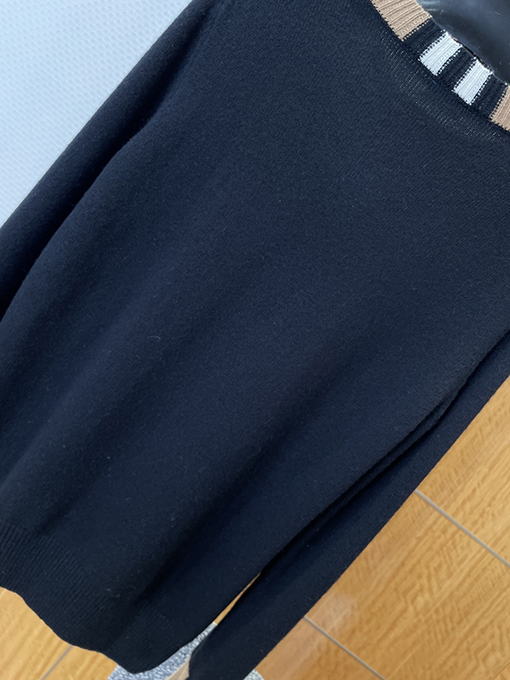 バーバリースーパーコピー ストライプクルーネックニットセーター