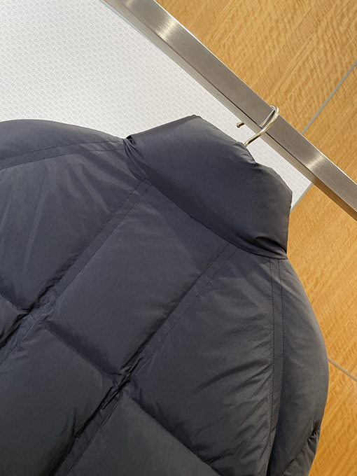 モンクレールスーパーコピー フェルトトリムのキルティングダウンジャケット