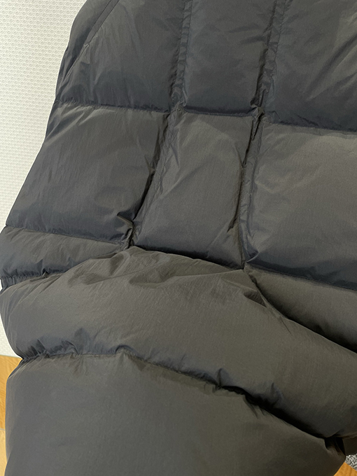 モンクレールスーパーコピー フェルトトリムのキルティングダウンジャケット