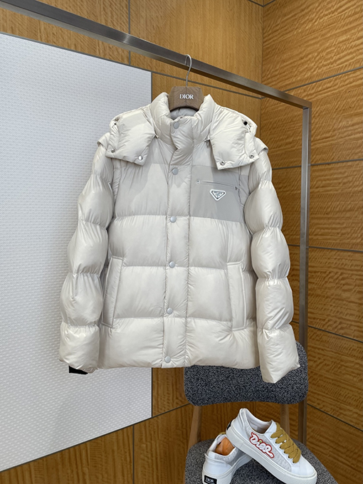 プラダ クラシックなトライアングルロゴの取り外し可能な袖のパッチワークダウンジャケット