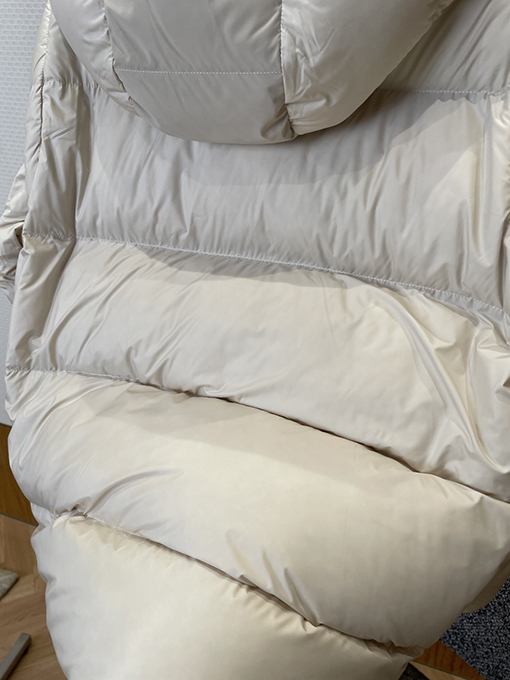 プラダ クラシックなトライアングルロゴの取り外し可能な袖のパッチワークダウンジャケット