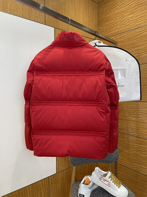 モンクレール レザースリーブパッチエンボススタンドカラーダウンジャケット