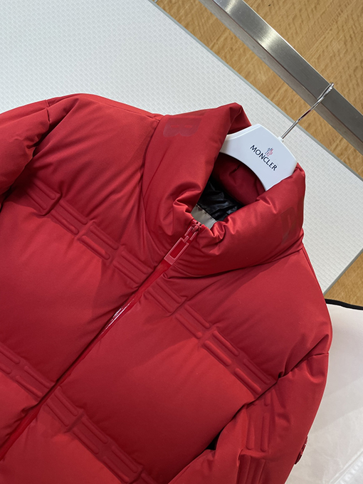 モンクレール レザースリーブパッチエンボススタンドカラーダウンジャケット