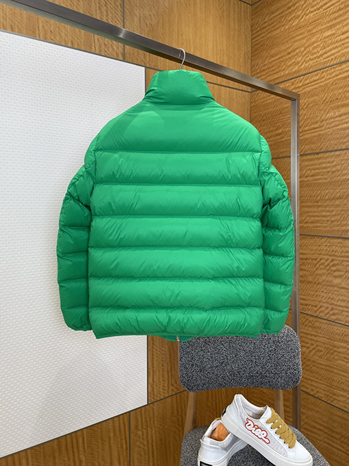 グッチコピー GUCCI 刺繍ロゴスタンドカラーダウンジャケット