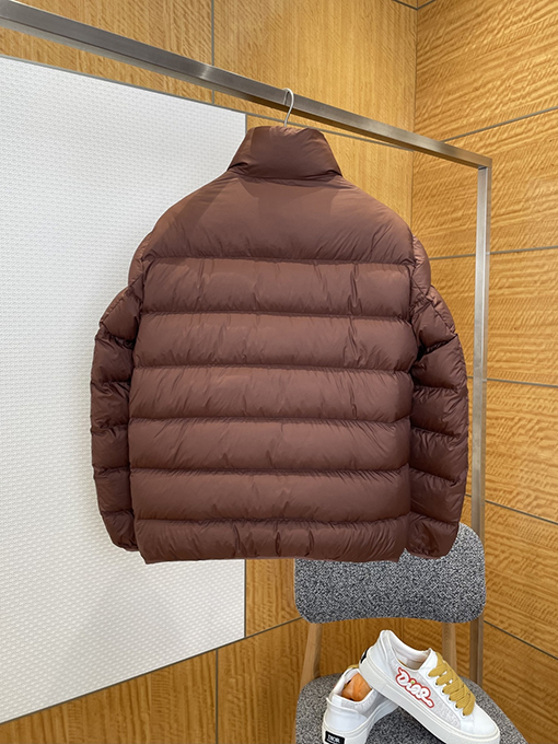 グッチコピー GUCCI 刺繍ロゴスタンドカラーダウンジャケット