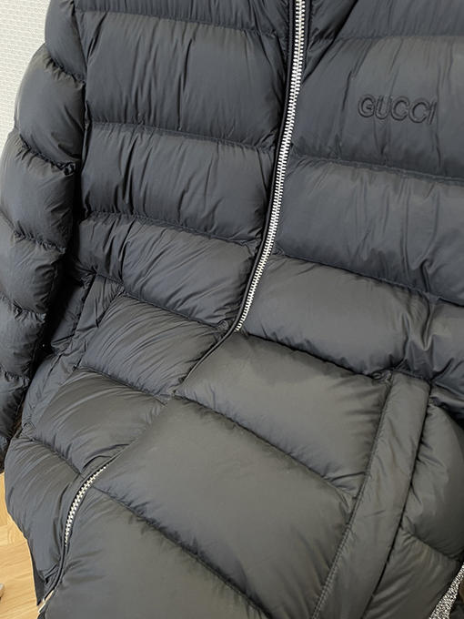 グッチコピー GUCCI 刺繍ロゴスタンドカラーダウンジャケット