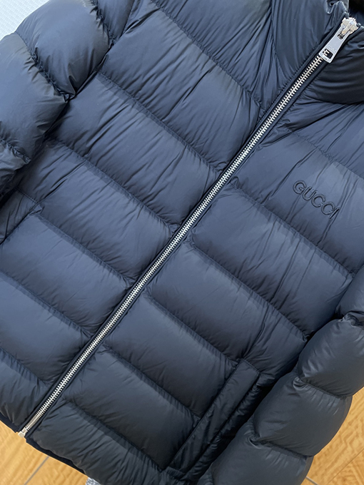 グッチコピー GUCCI 刺繍ロゴスタンドカラーダウンジャケット