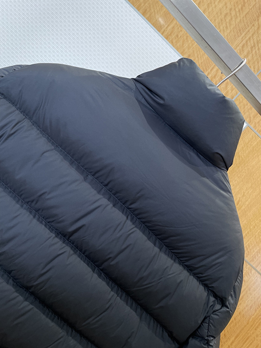 グッチコピー GUCCI 刺繍ロゴスタンドカラーダウンジャケット