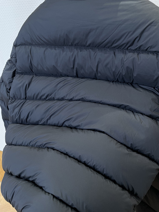 グッチコピー GUCCI 刺繍ロゴスタンドカラーダウンジャケット