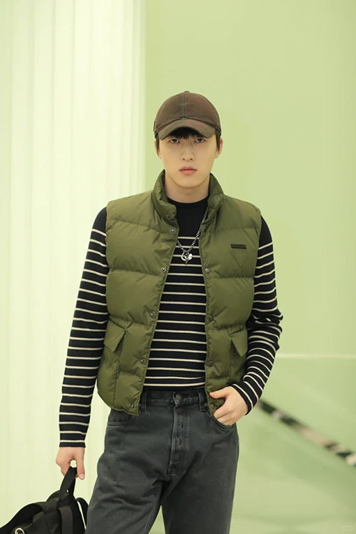 プラダ ファブリック トライアングル ロゴ ダウンベスト