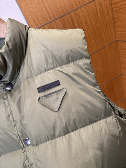 プラダ ファブリック トライアングル ロゴ ダウンベスト