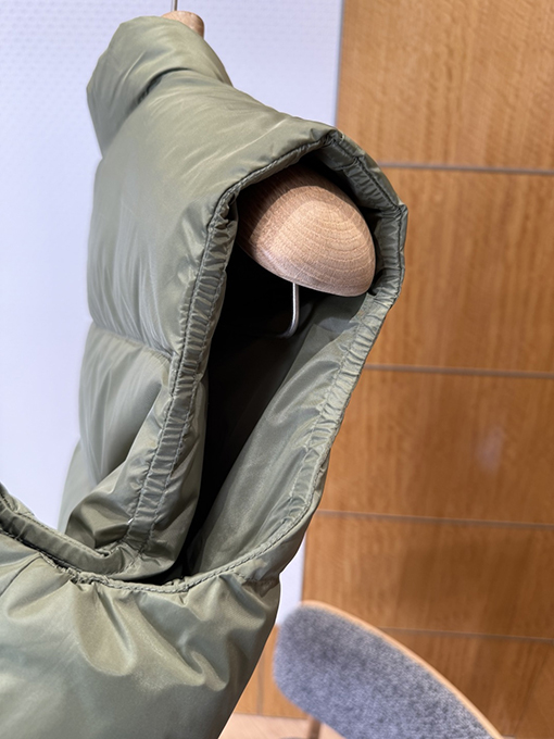 プラダ ファブリック トライアングル ロゴ ダウンベスト