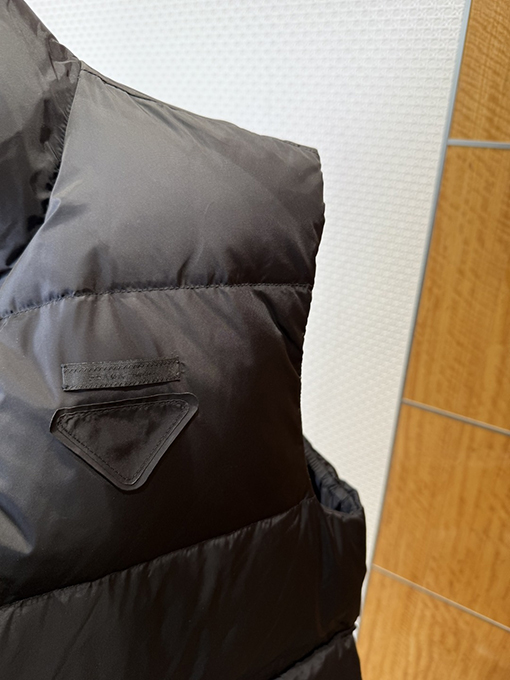プラダ ファブリック トライアングル ロゴ ダウンベスト