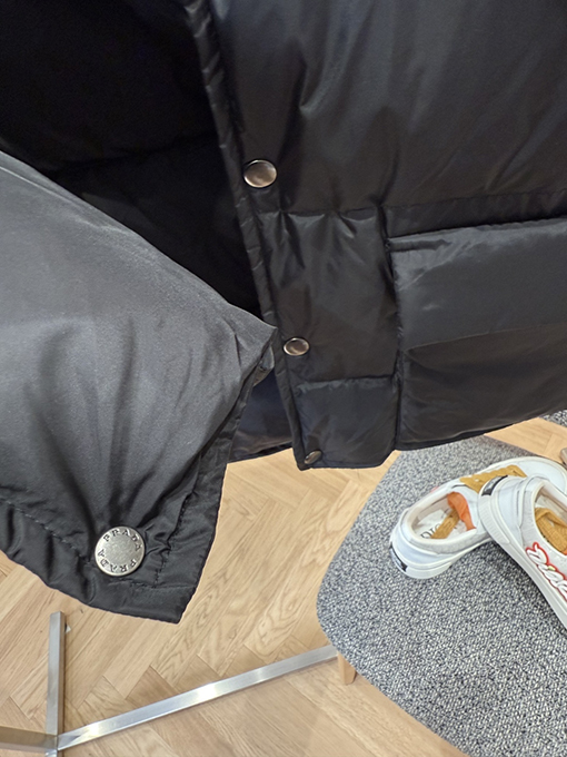 プラダ ファブリック トライアングル ロゴ ダウンベスト