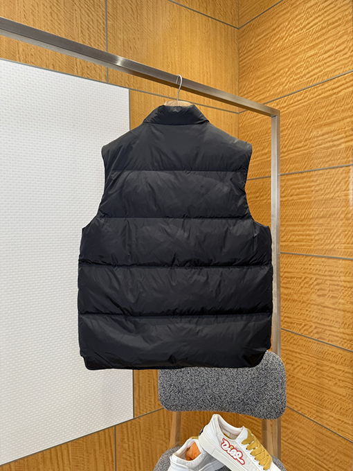 プラダ ファブリック トライアングル ロゴ ダウンベスト