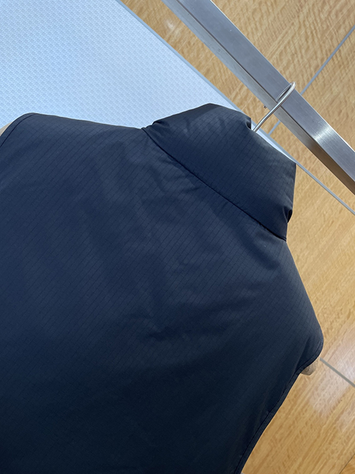 プラダ ワークウェアスタンドカラーダウンベスト