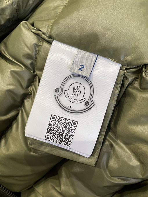 モンクレールスーパーコピー チャンザイボタンダウンカラーダウンジャケット