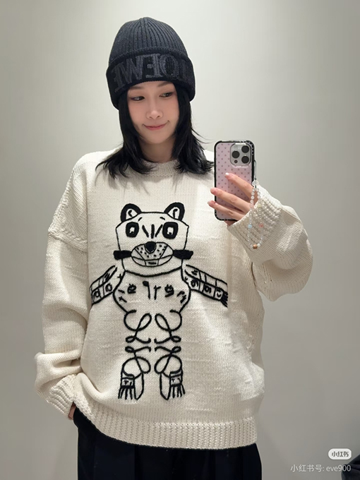 ロエベ 猫をテーマにした刺繍クルーネックセーター