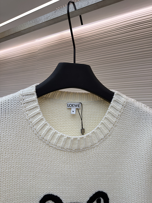 ロエベ 猫をテーマにした刺繍クルーネックセーター