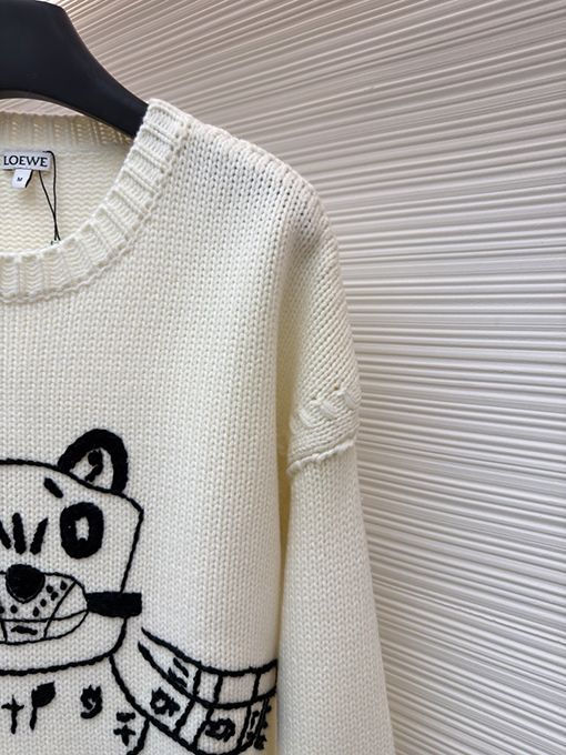 ロエベ 猫をテーマにした刺繍クルーネックセーター