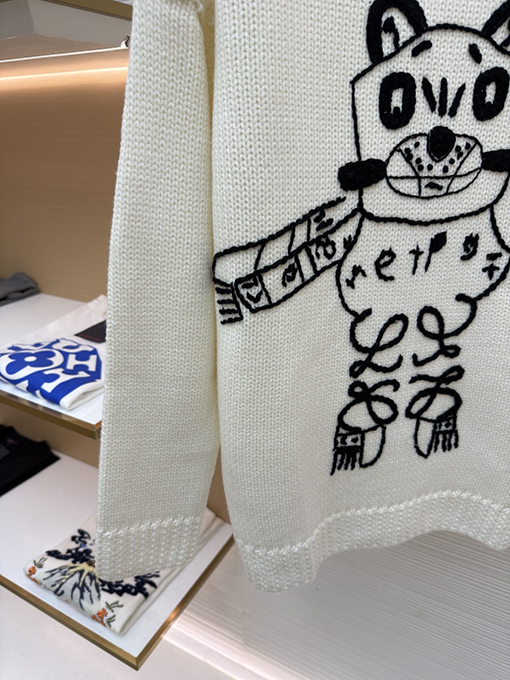 ロエベ 猫をテーマにした刺繍クルーネックセーター