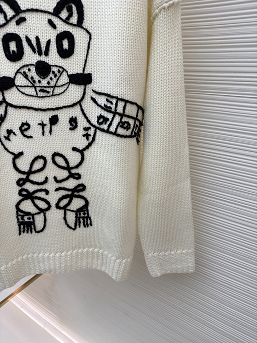 ロエベ 猫をテーマにした刺繍クルーネックセーター