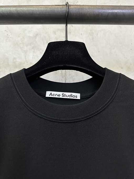 アクネストゥディオズ Acne studio マイクロロゴと蝶のプリントアップリケが付いたレトロスタイルの長袖シャツ