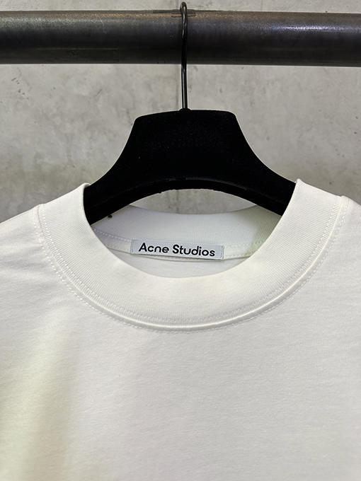アクネストゥディオズ Acne studio マイクロロゴと蝶のプリントアップリケが付いたレトロスタイルの長袖シャツ