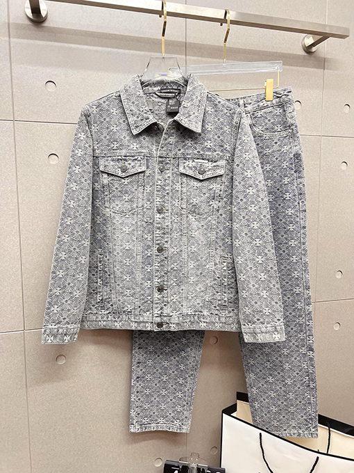 クロムハーツコピー デパートで売られているのと同じスタイルのデニムスーツ