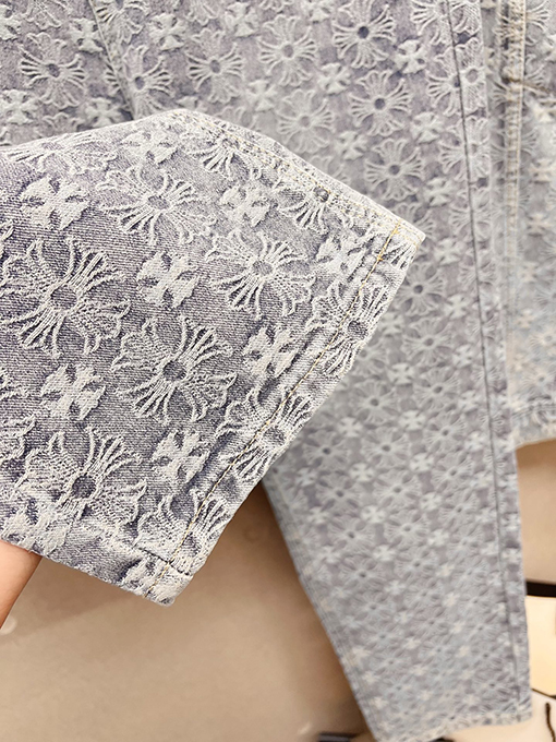 クロムハーツコピー デパートで売られているのと同じスタイルのデニムスーツ