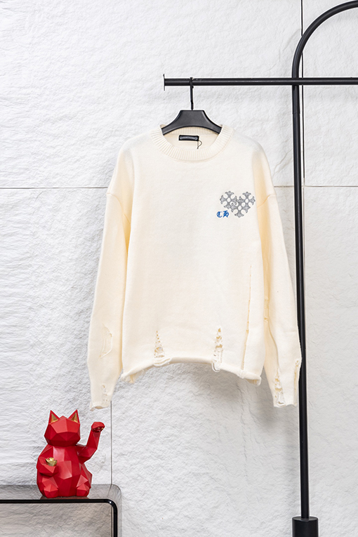 クロムハーツ 刺繍入りラウンドサンスクリットクロスのダメージニットクルーネックセーター