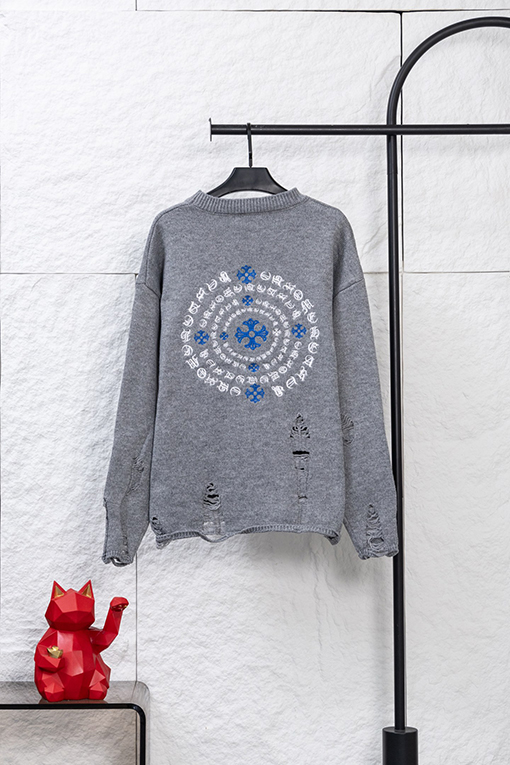 クロムハーツ 刺繍入りラウンドサンスクリットクロスのダメージニットクルーネックセーター