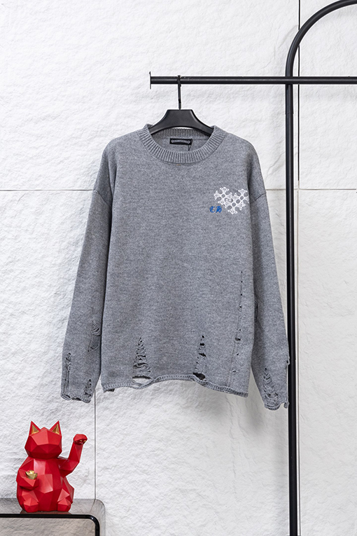 クロムハーツ 刺繍入りラウンドサンスクリットクロスのダメージニットクルーネックセーター