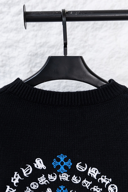 クロムハーツ 刺繍入りラウンドサンスクリットクロスのダメージニットクルーネックセーター