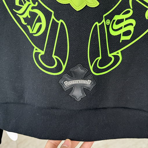 クロムハーツスーパーコピー 蛍光グリーンのサンスクリットプリントパーカー