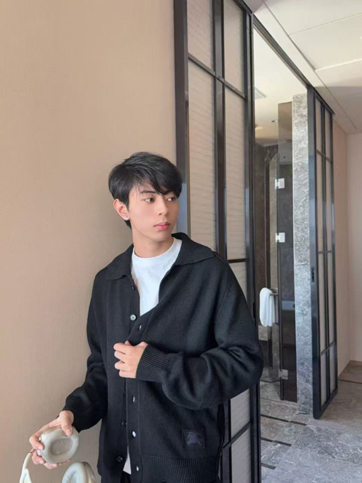 バーバリー 襟付きリブニットカシミヤセーター