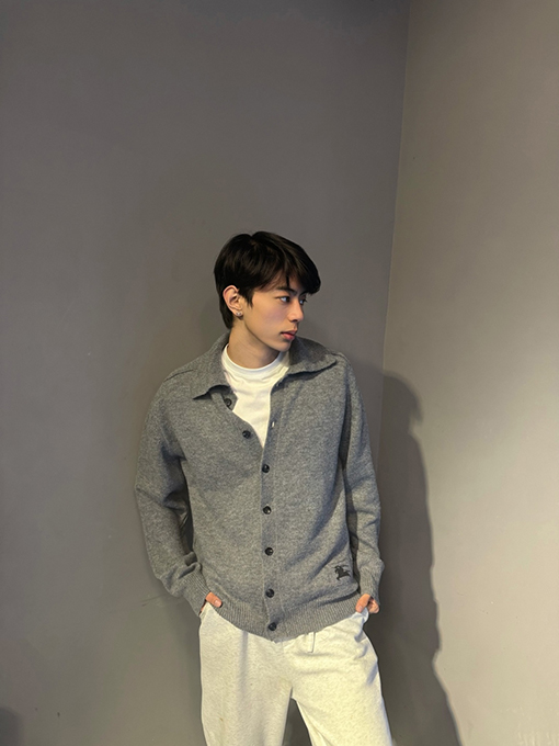 バーバリー 襟付きリブニットカシミヤセーター