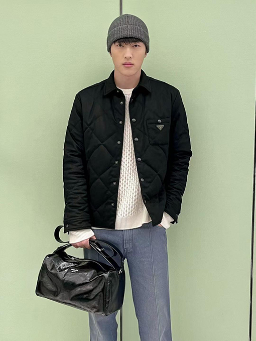 プラダコピー 三角ロゴの襟付きコットンパッド入りジャケット