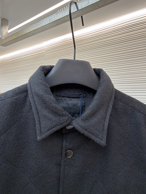 プラダコピー 三角ロゴの襟付きコットンパッド入りジャケット