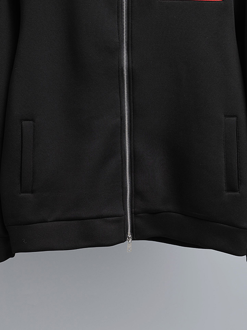 プラダスーパーコピー PRADA 赤いロゴパッチのジップアップフード付きジャケット